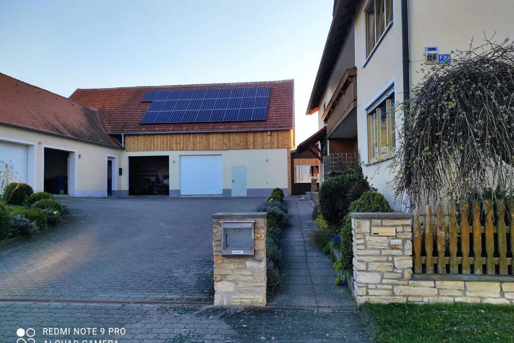 Schoene Helle Ferienwohnung In Waldnaehe Berching Buitenkant foto