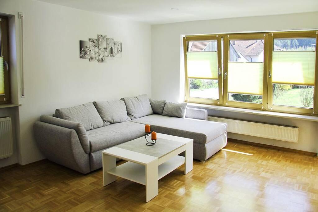 Schoene Helle Ferienwohnung In Waldnaehe Berching Buitenkant foto