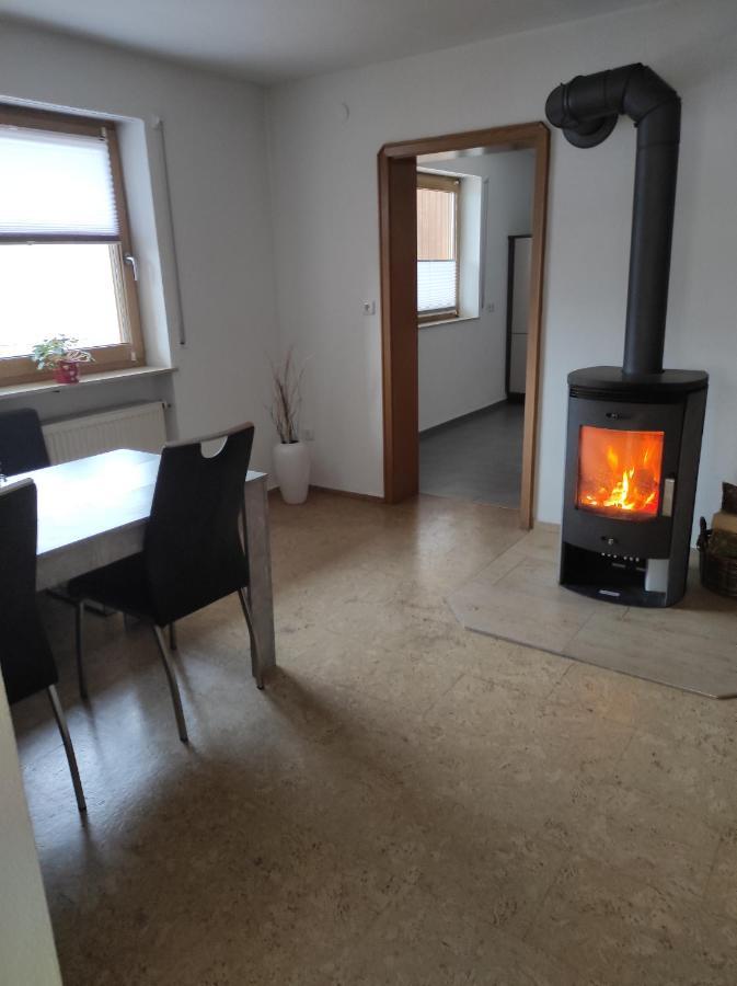 Schoene Helle Ferienwohnung In Waldnaehe Berching Buitenkant foto